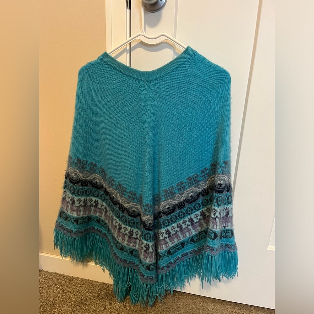 Alpaca Connection poncho lightly used 50 % Alpaca and 50 % Acrylic beautiful